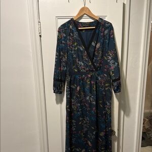 Banana Republic V-Neck long sleeve dress